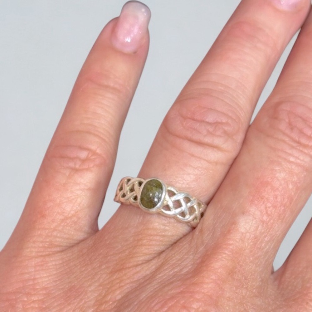 Celtic knot Ring - Labradorite Sterling Silver